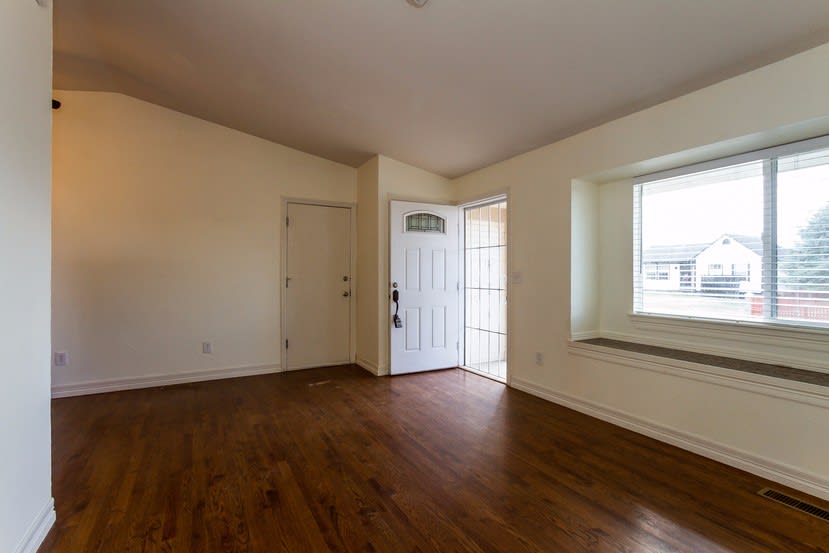 1772 S Genoa Way photo 5