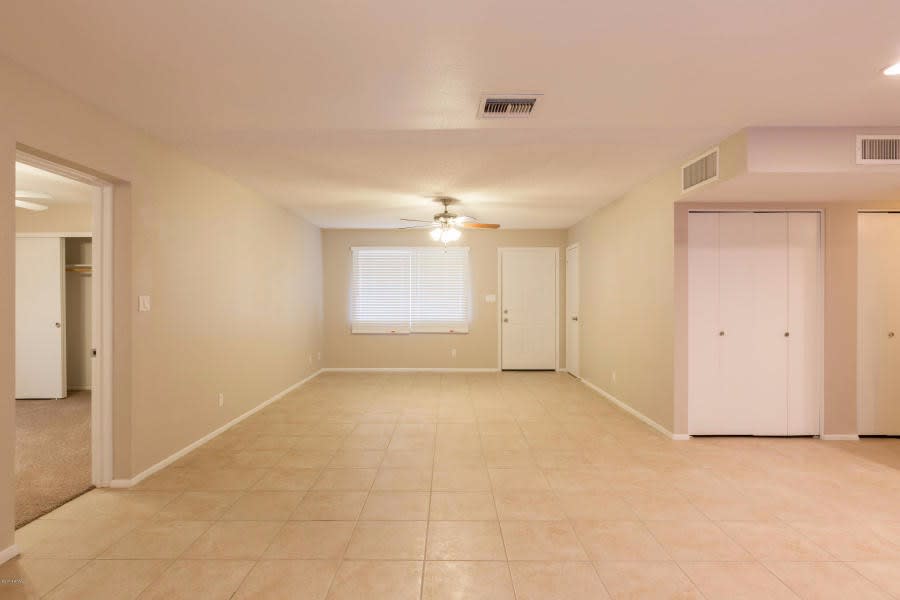 1800 W Mountain View Cir photo 4