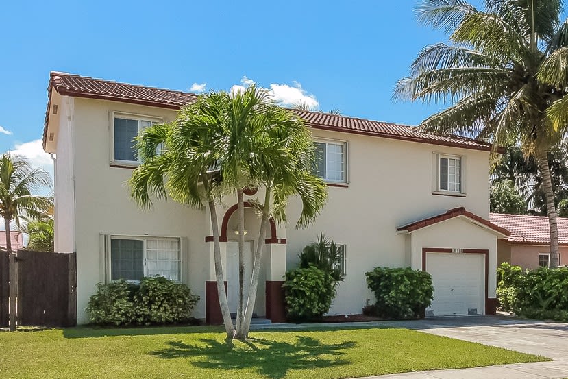 18118 SW 154th Ct photo 2