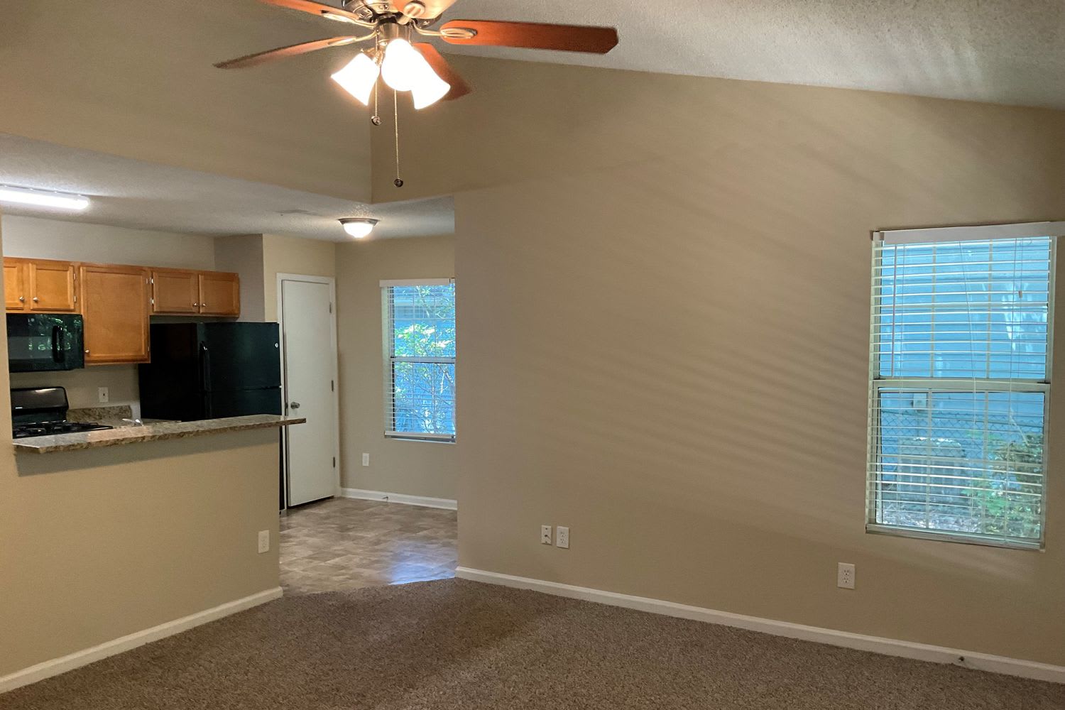 1830 Killarney Dr SW photo 3