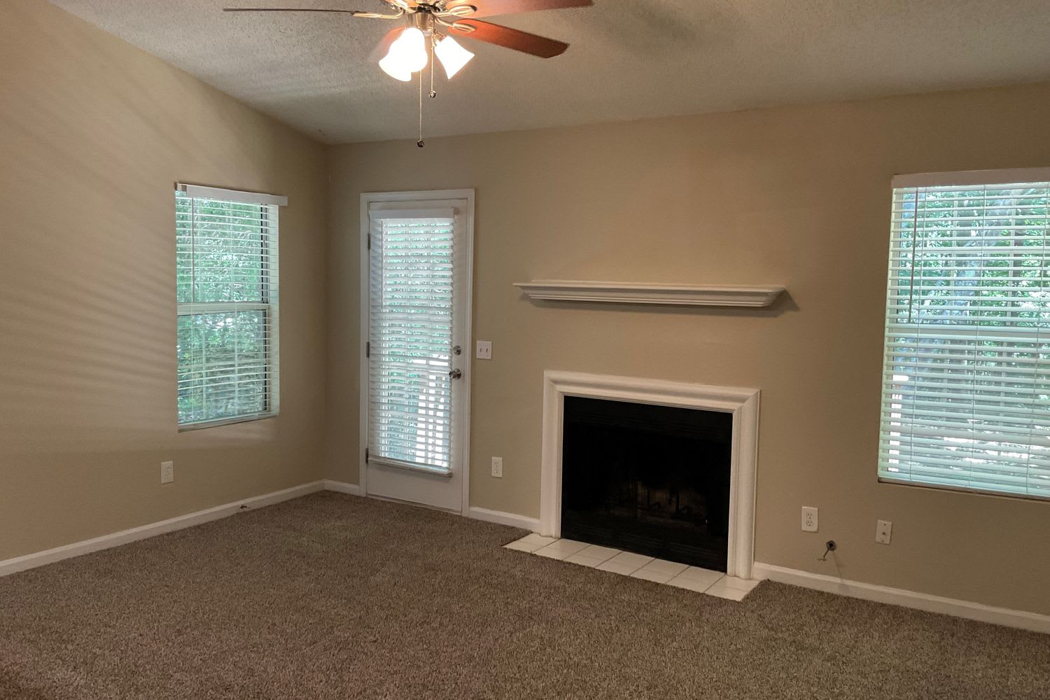1830 Killarney Dr SW photo 2