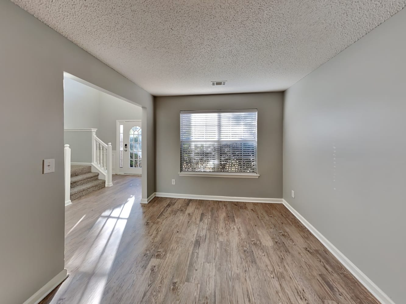 6950 Foxmoor Way photo 4