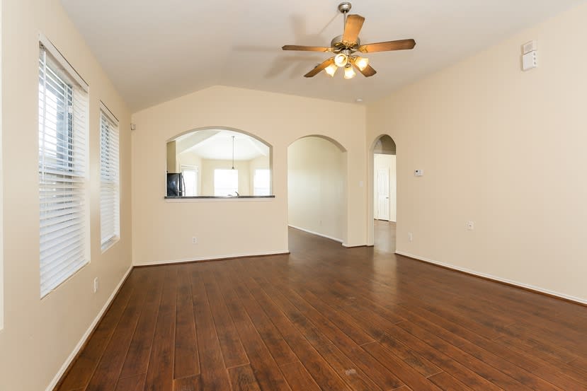 19811 Whispering Hollow Ln photo 4