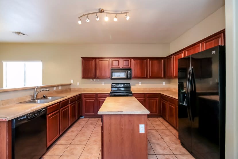 8421 W Miami St photo 5