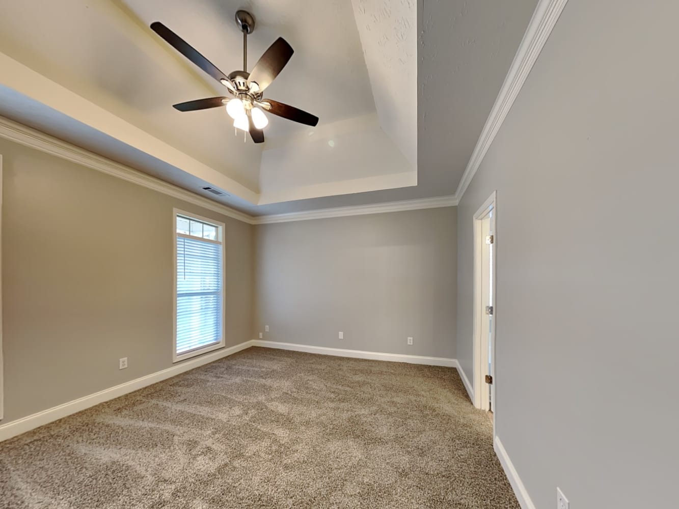 2015 Towne Park Dr photo 4