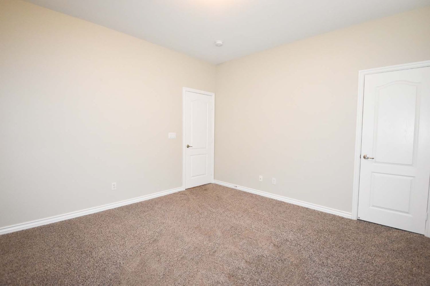 4013 Keasberry Ave photo 5