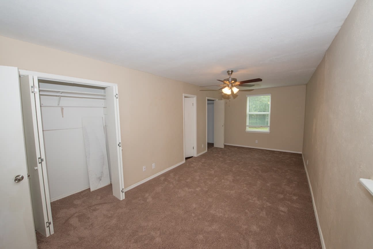 202 Jefflyn Ct photo 4