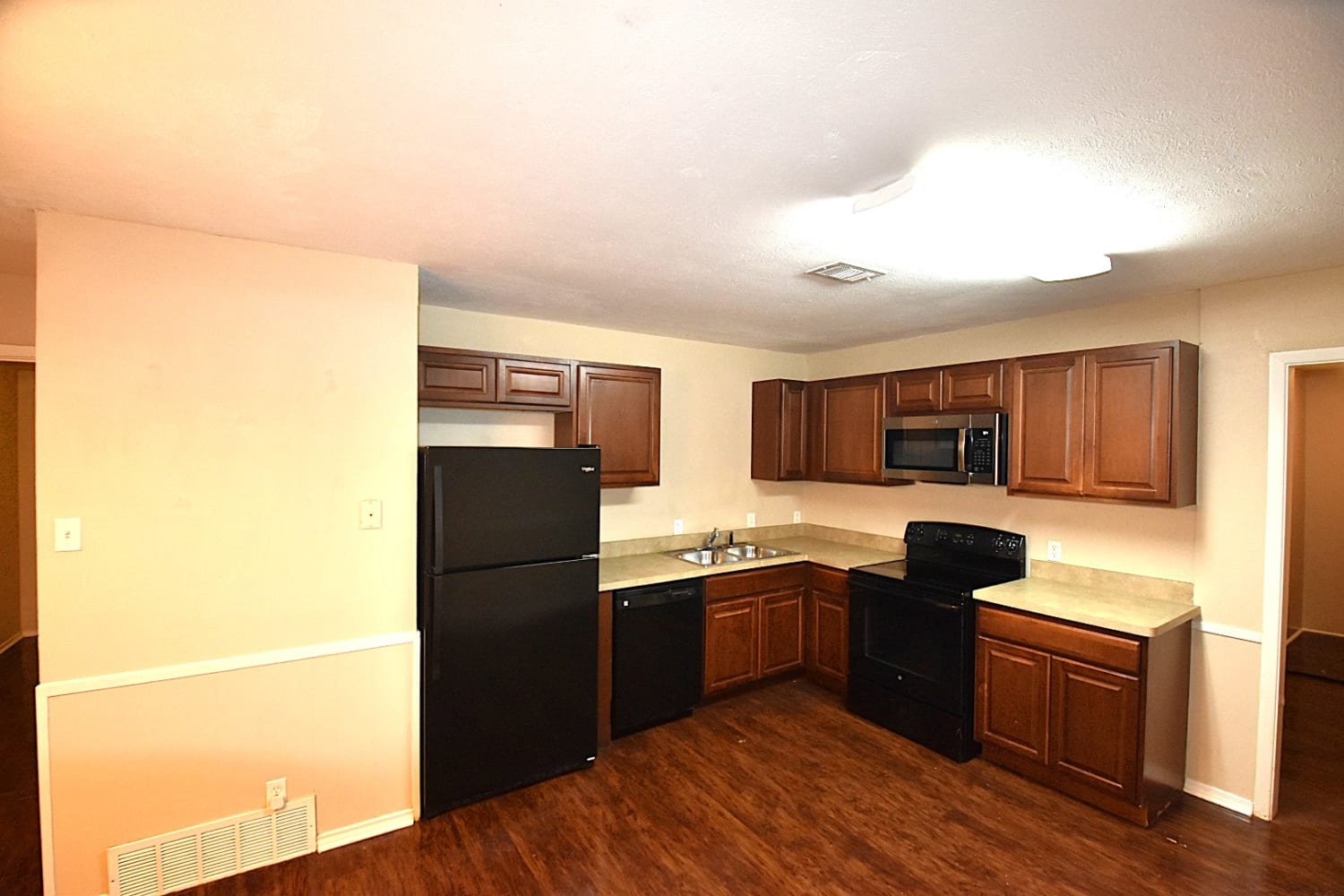 202 Jefflyn Ct photo 3