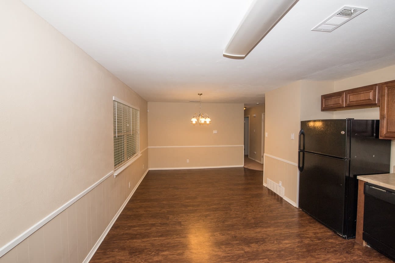 202 Jefflyn Ct photo 2