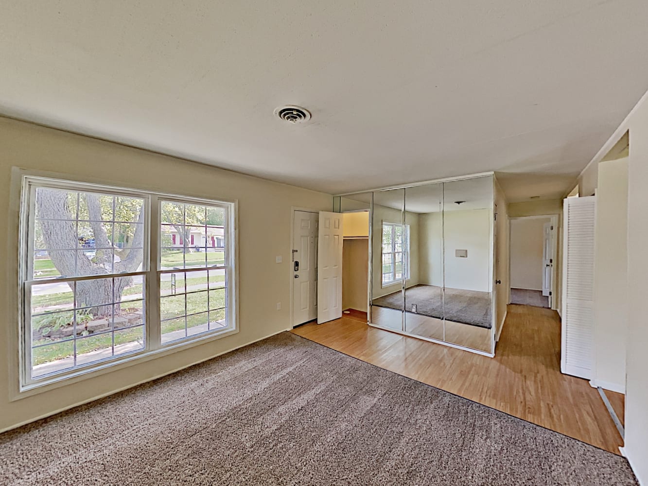 202 Mayfield Dr photo 3
