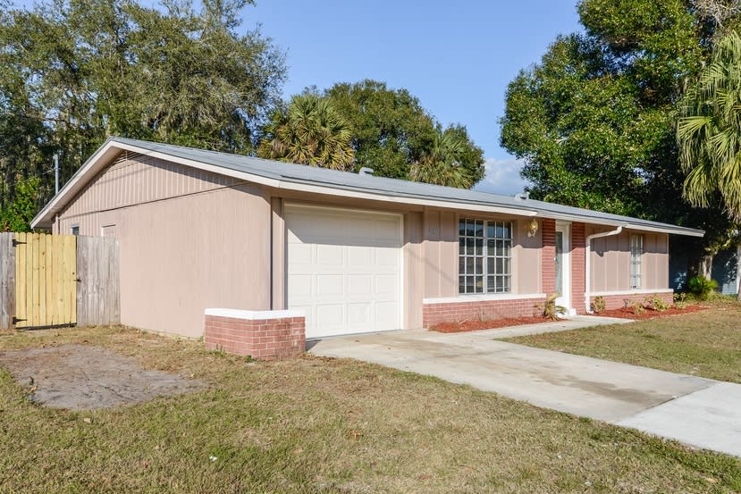 20302 Lorenzo Ave photo 2