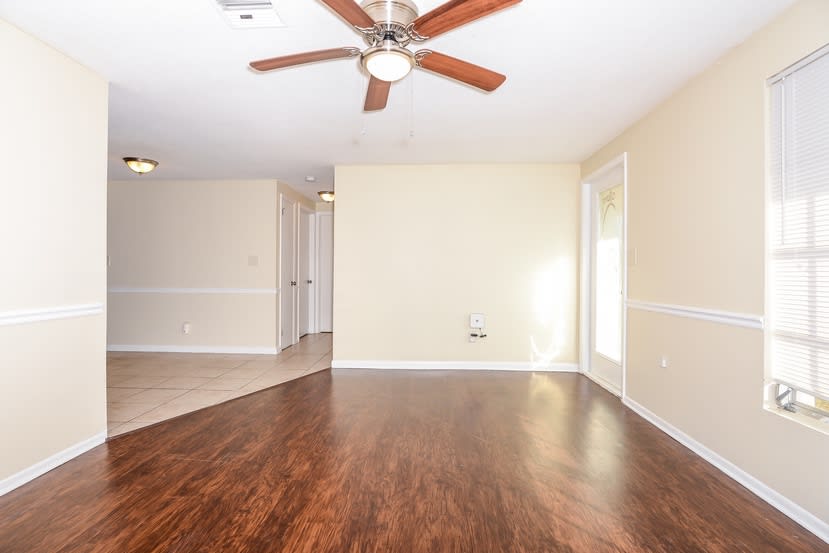 20302 Lorenzo Ave photo 4