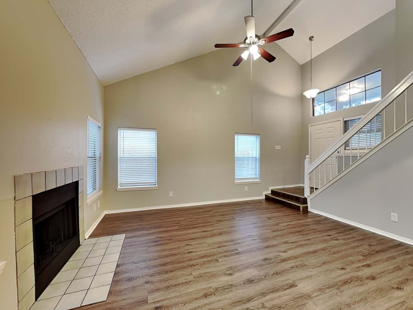 2036 Pheasant Dr photo 4