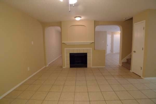 2040 Cardinal Ln photo 2