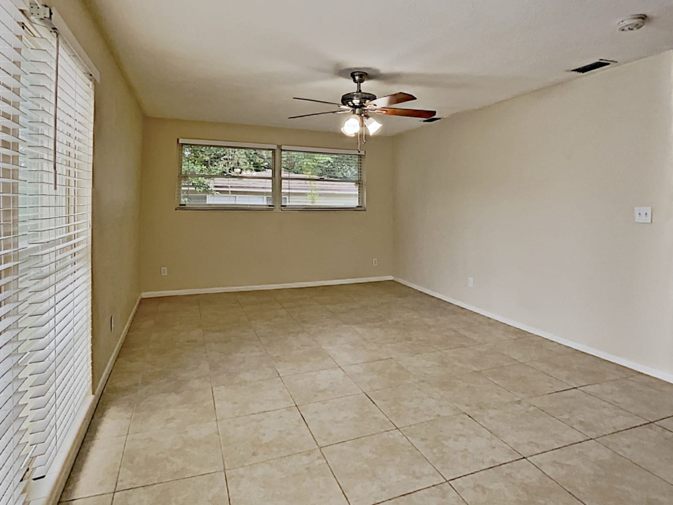 207 Redwood Ave photo 4