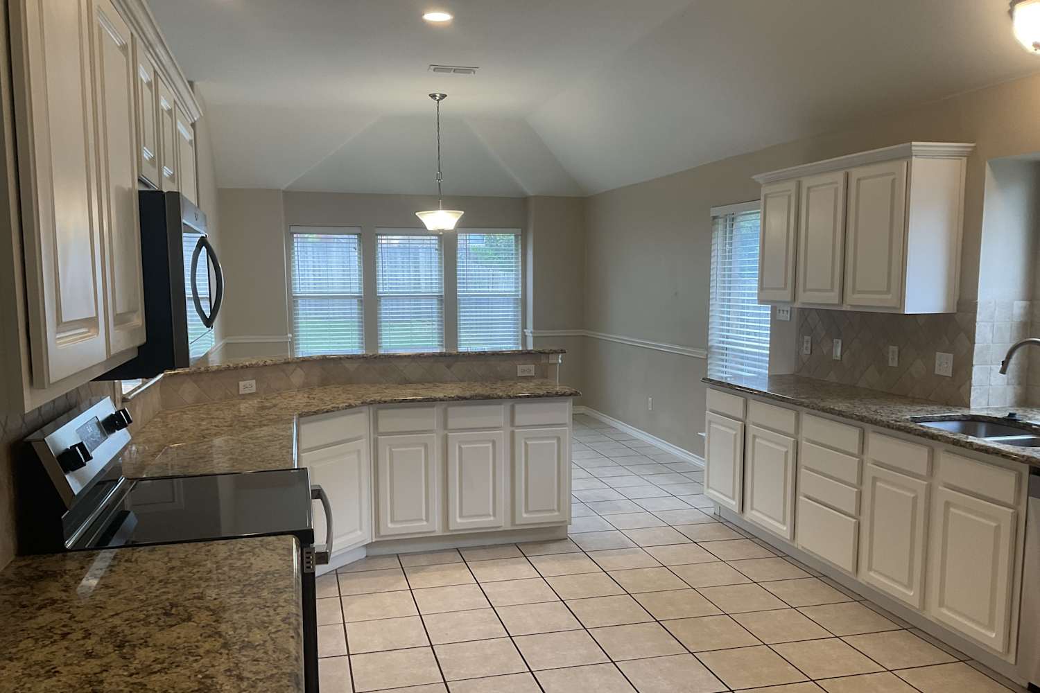 2105 Nugent Dr photo 4