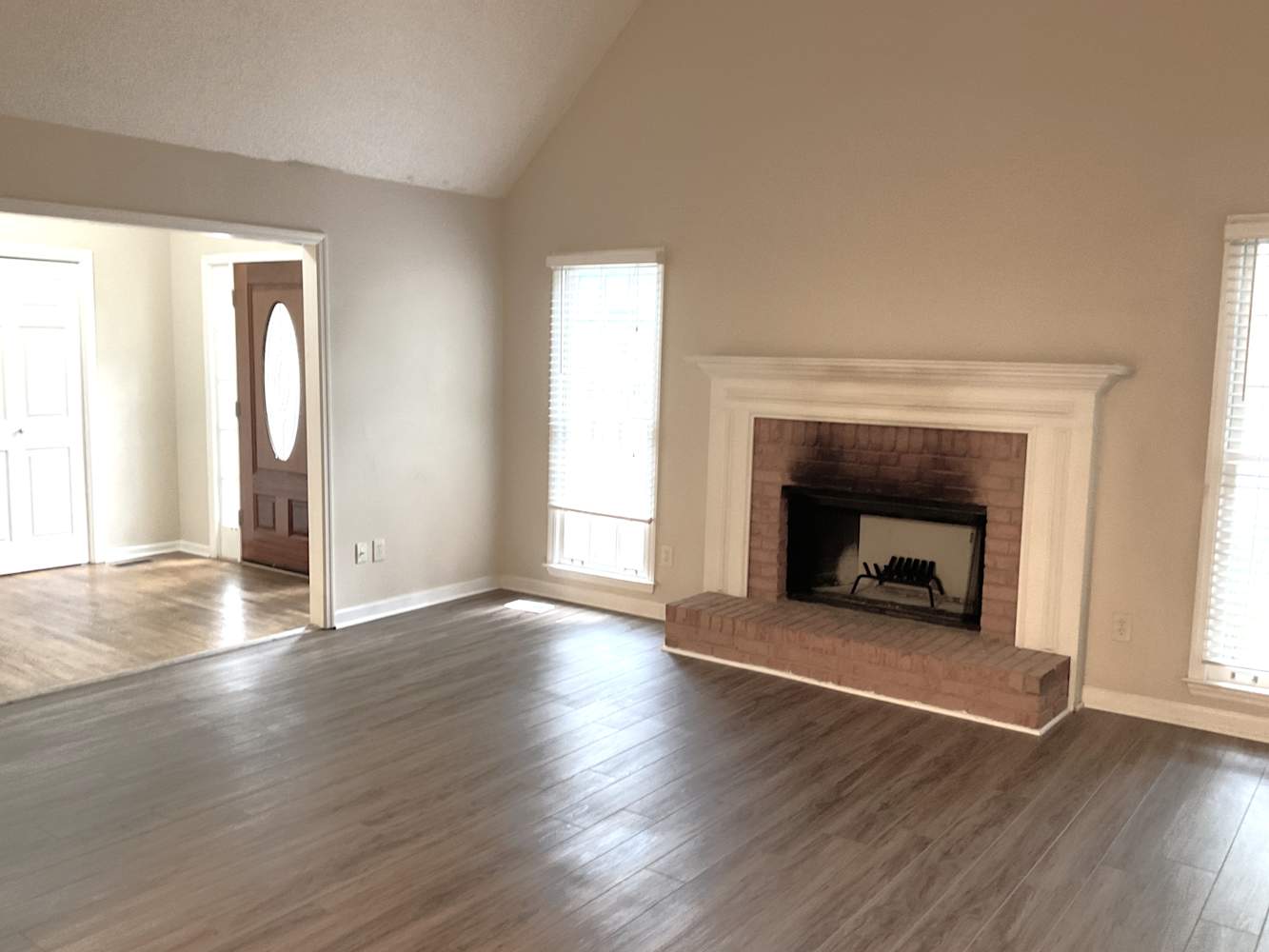 211 Whisperwood Ln NW photo 2