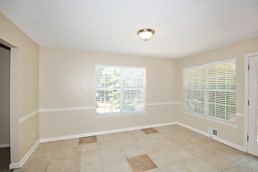 2190 Hampton Trl SE photo 5