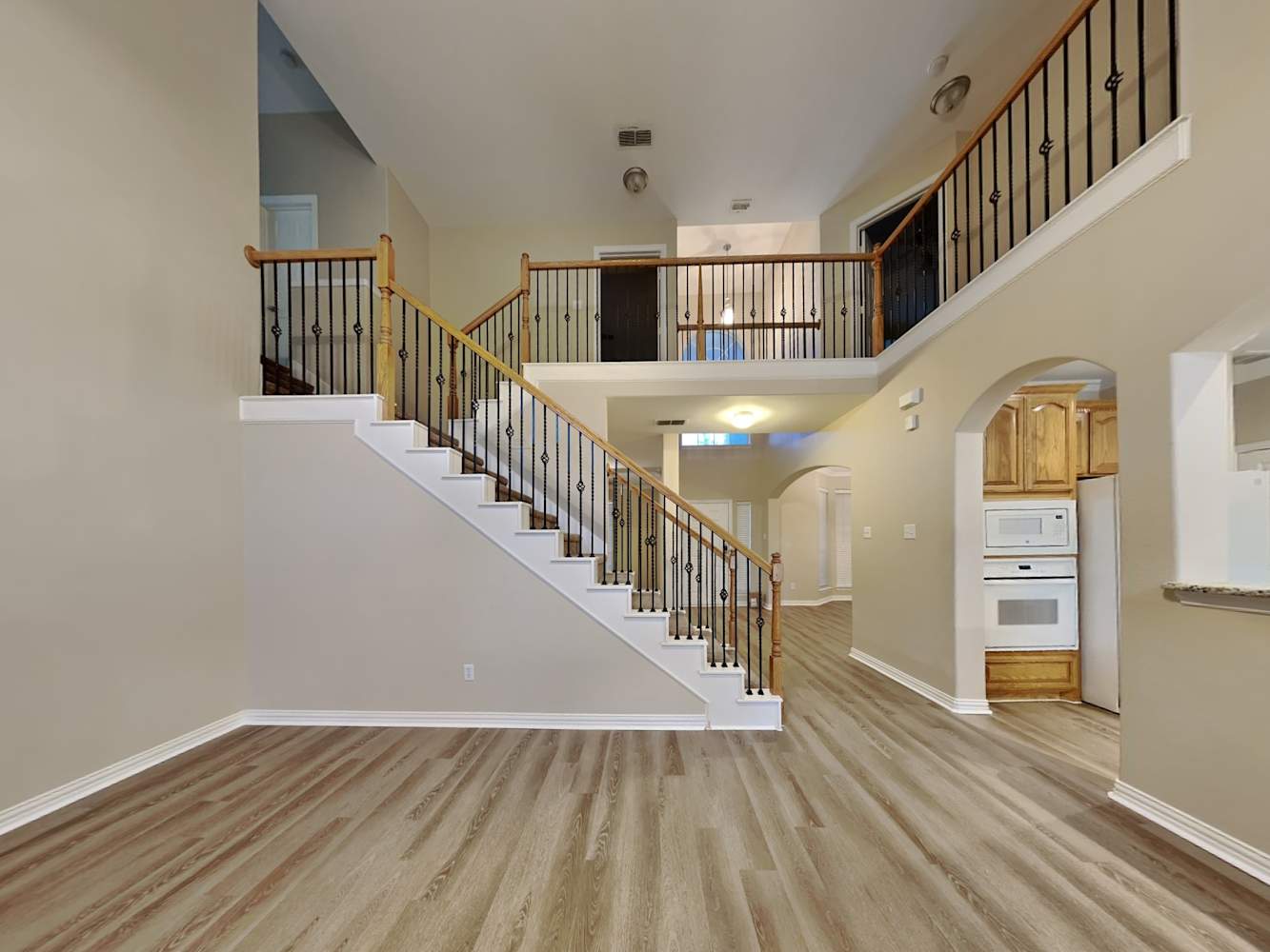 2206 Kingsley Dr photo 4