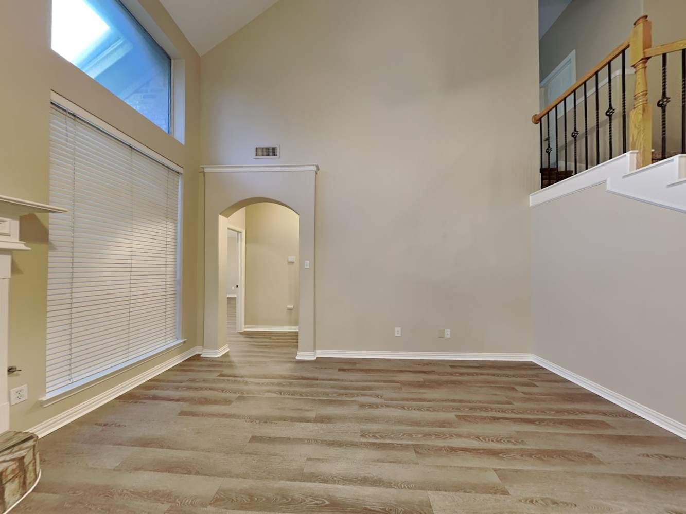 2206 Kingsley Dr photo 5