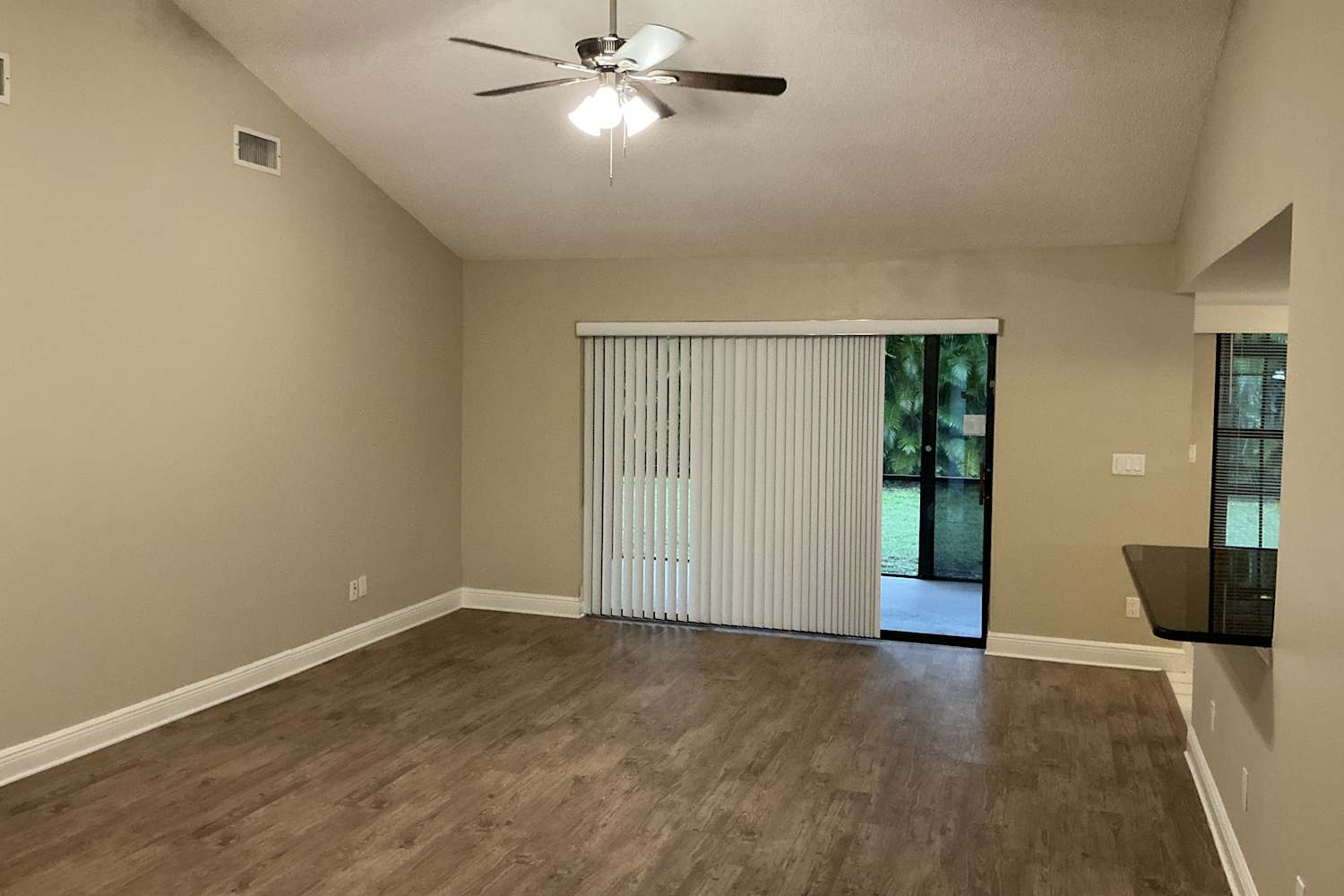2212 Viscaya Pkwy photo 4