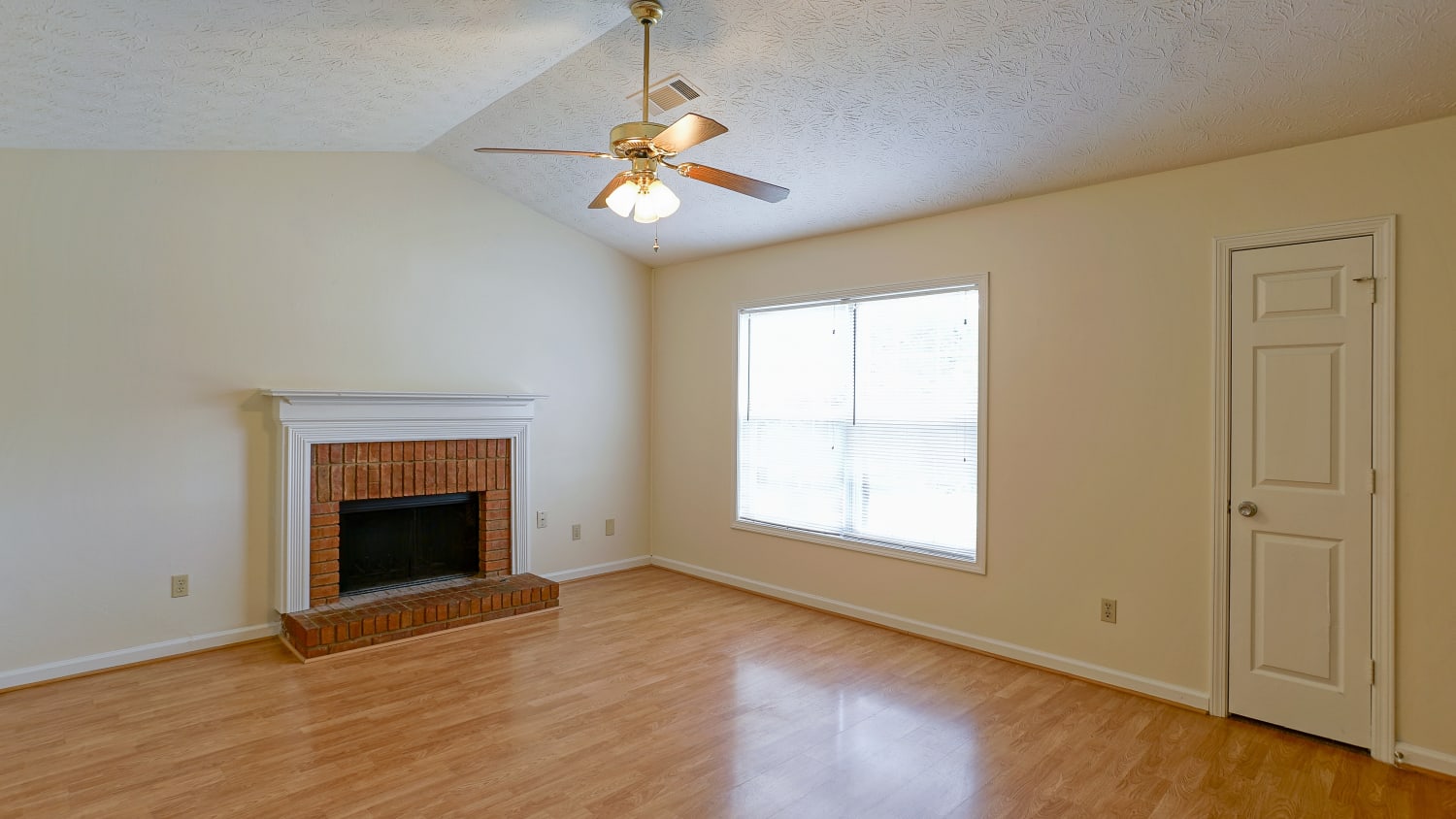 221 River Birch Dr photo 4