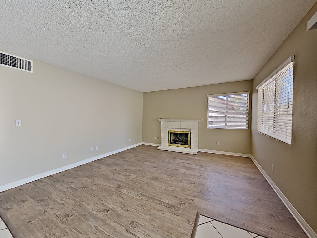 2308 Lone Pine St photo 5