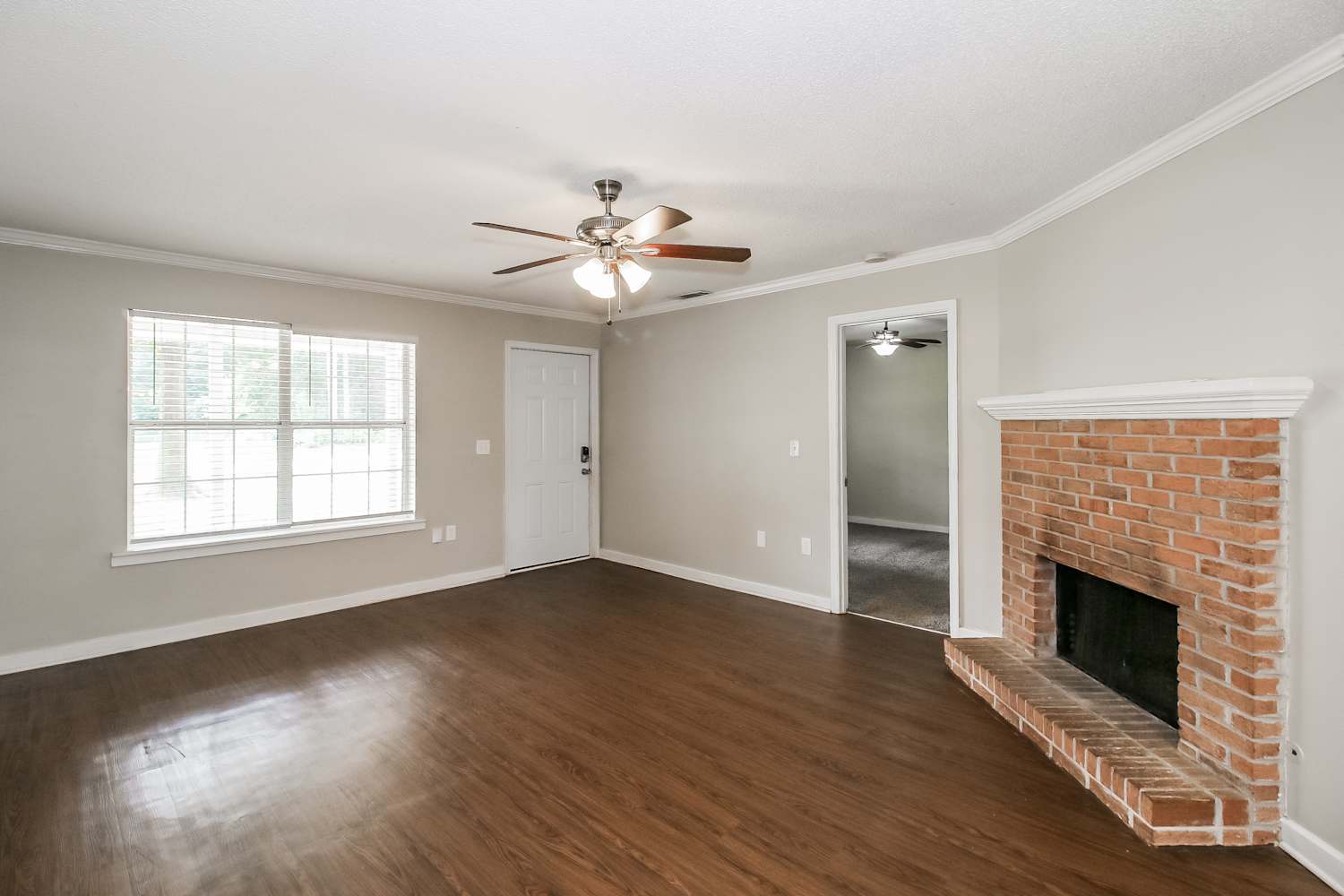 225 Woodcrest Dr photo 5
