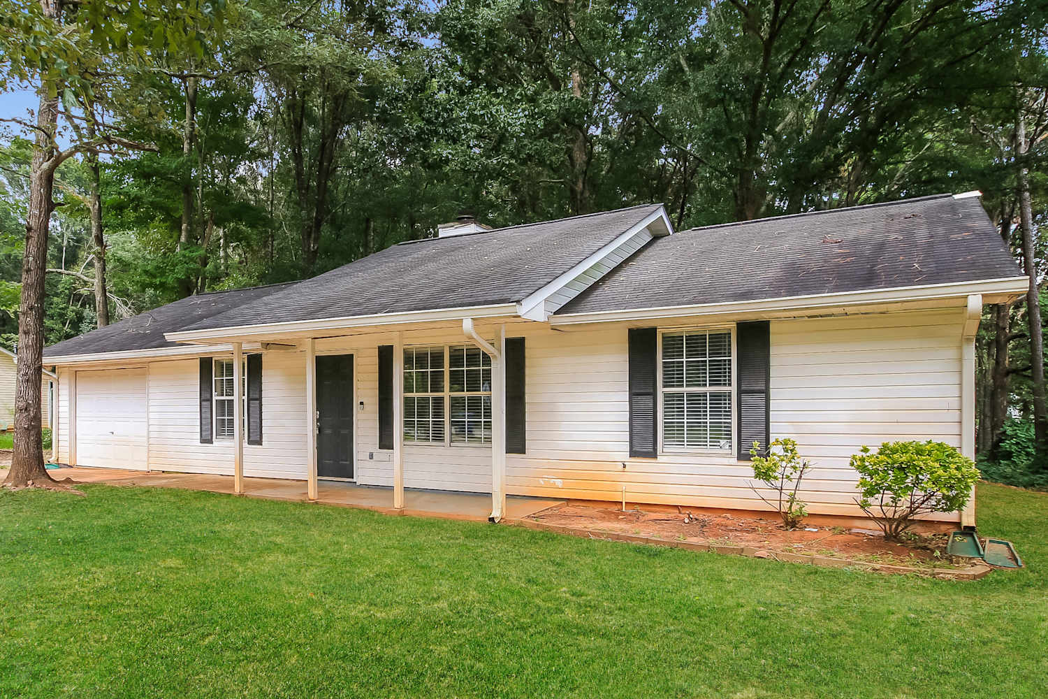 225 Woodcrest Dr photo 3