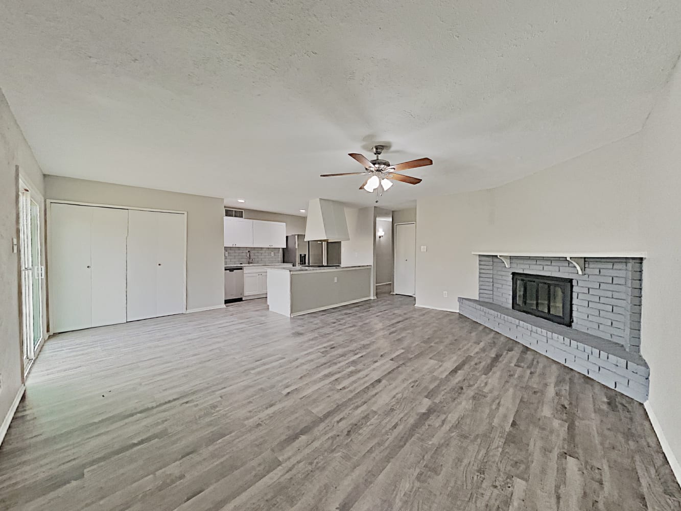 10214 Deer Hollow Dr photo 4