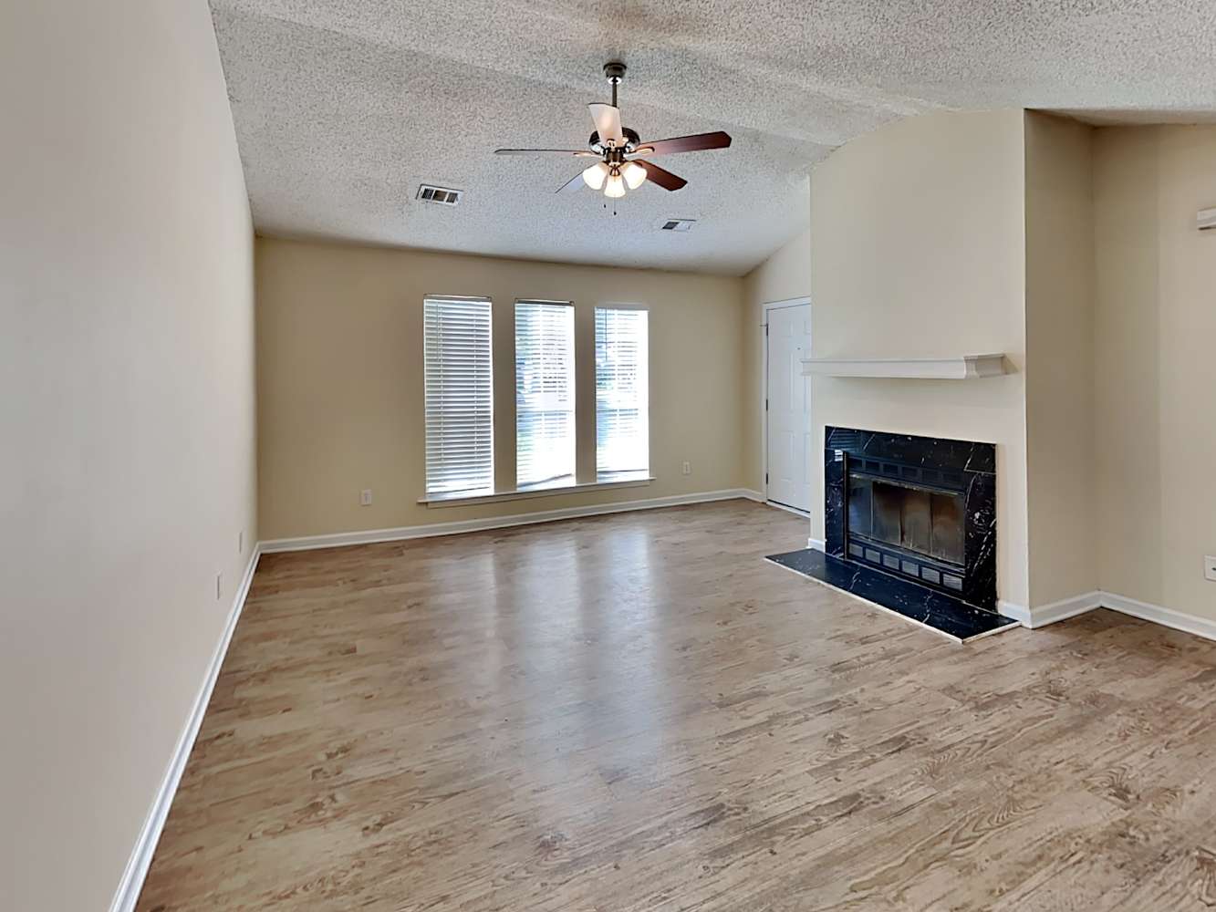 22 Ember Way photo 2