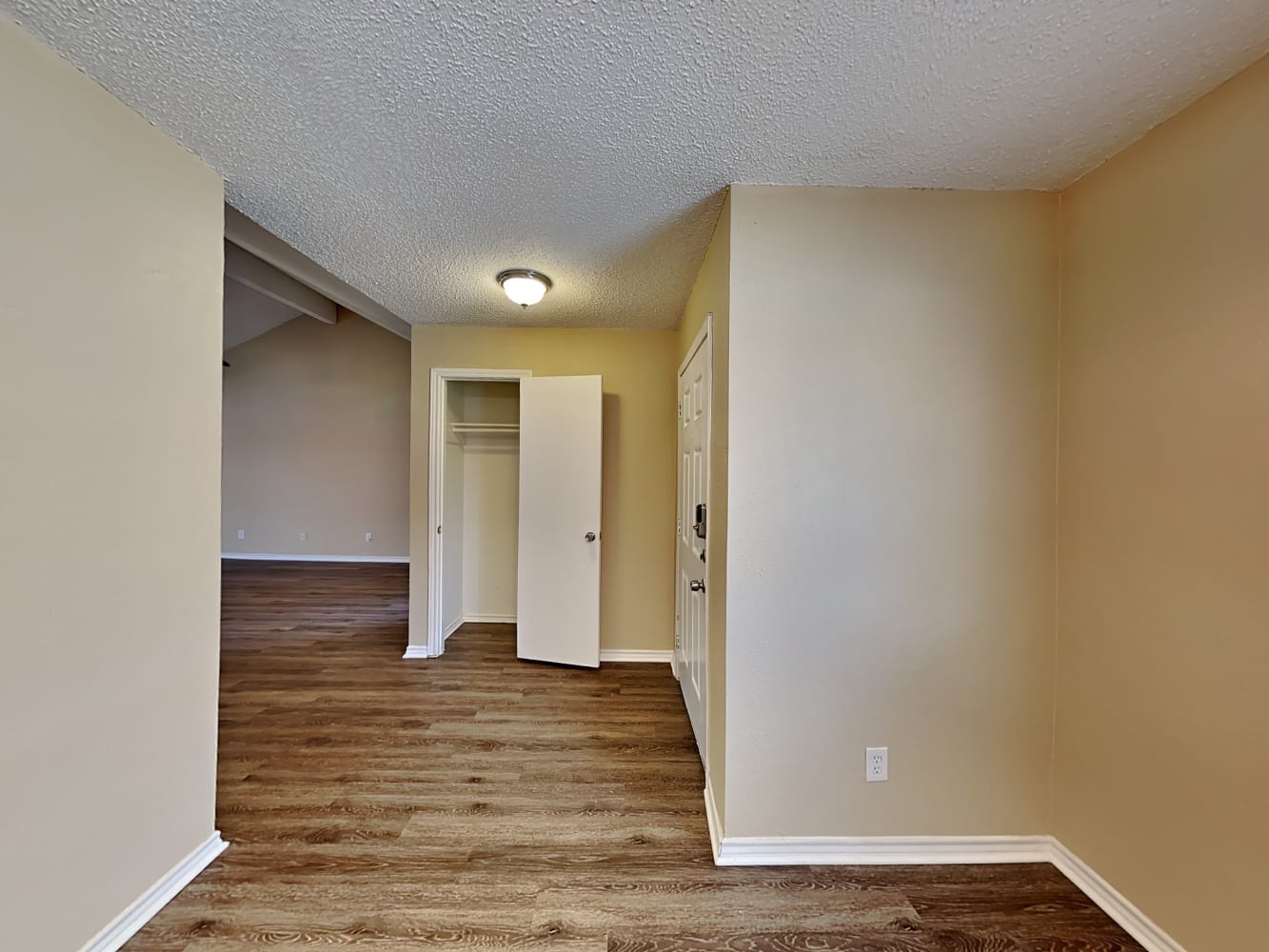 2306 Lakeshore Ln photo 5