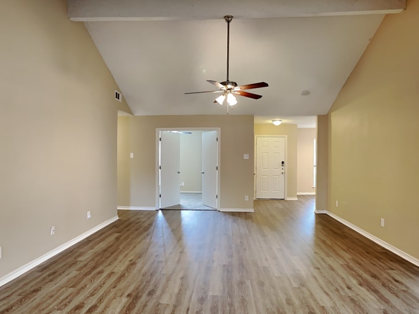 2306 Lakeshore Ln photo 3