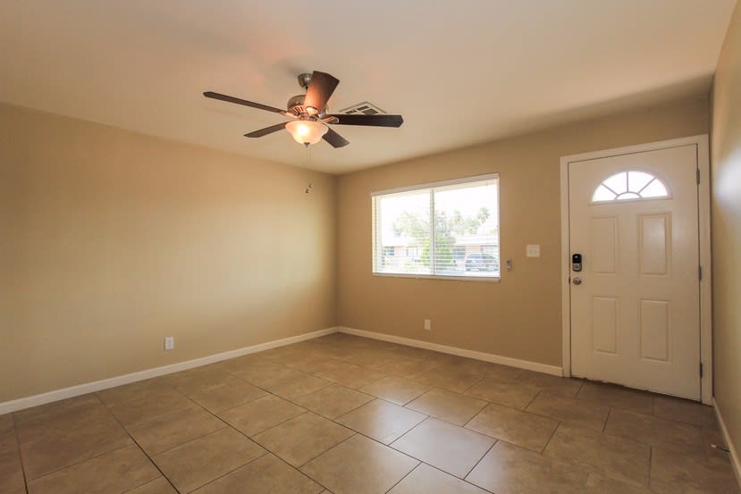 2307 E Hillery Dr photo 3