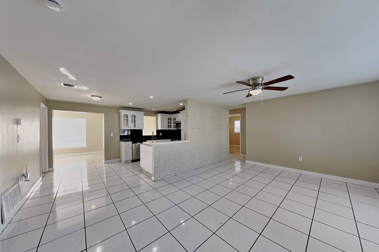 2401 Jamaica Dr photo 5