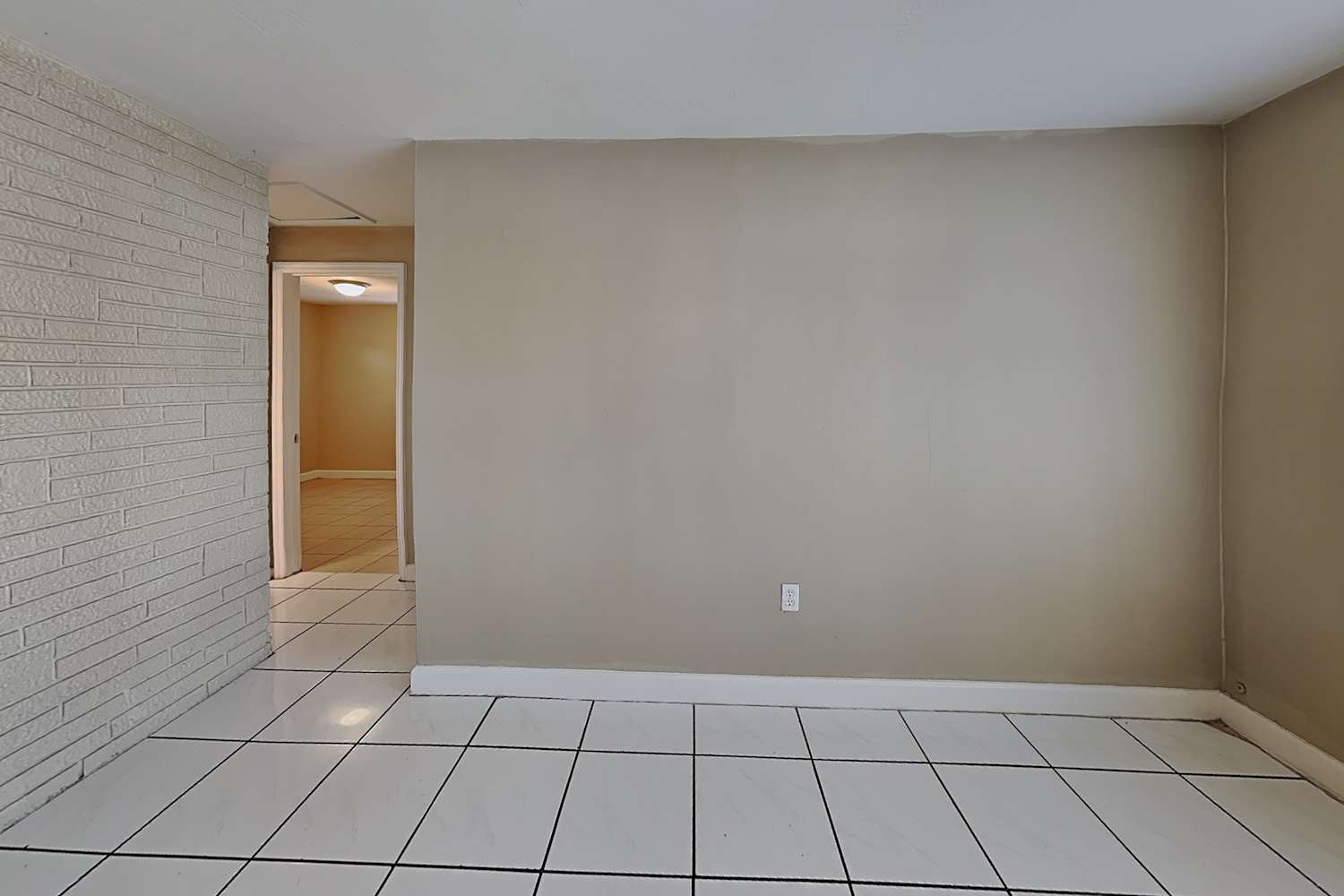 2401 Jamaica Dr photo 4