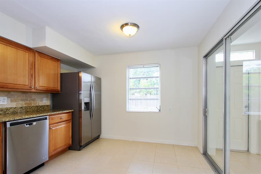 2449 Chandler Ave photo 4