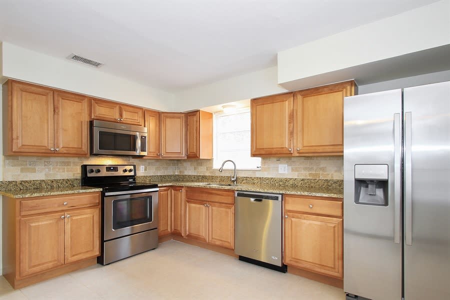 2449 Chandler Ave photo 3