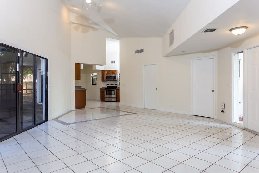 244 Natchez Ct photo 4