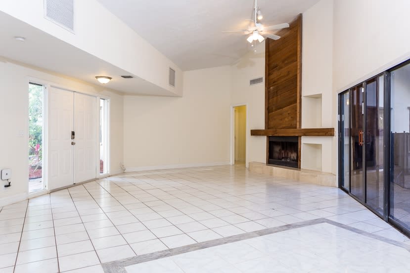 244 Natchez Ct photo 2