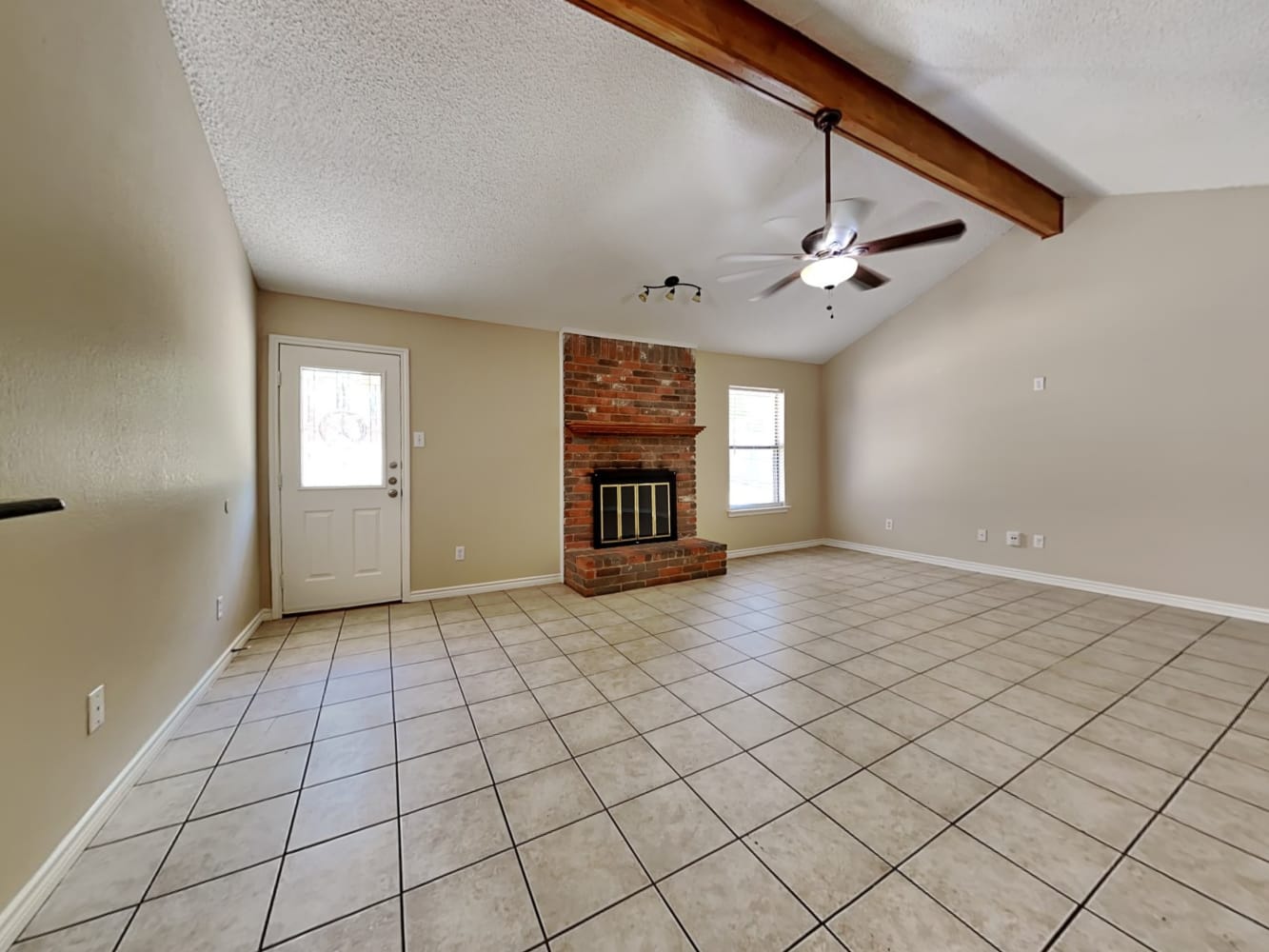 2512 Bayberry Ln photo 4
