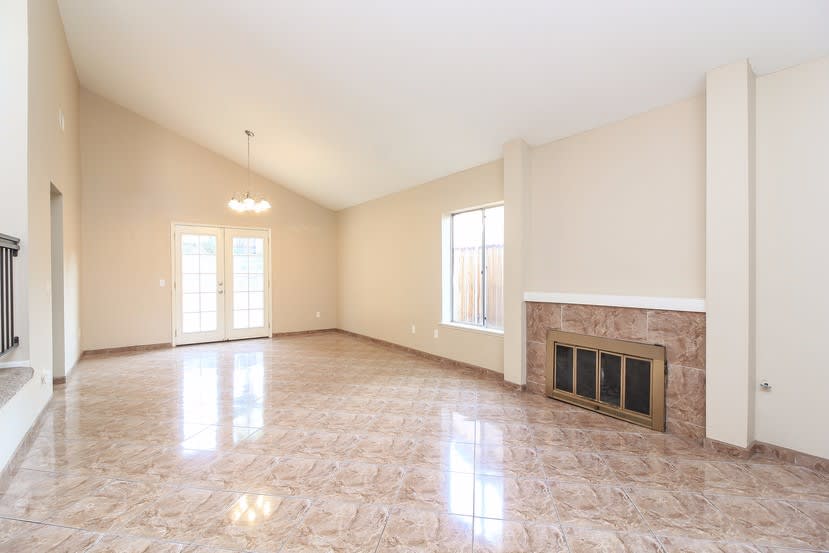 25762 Fir Ave photo 3