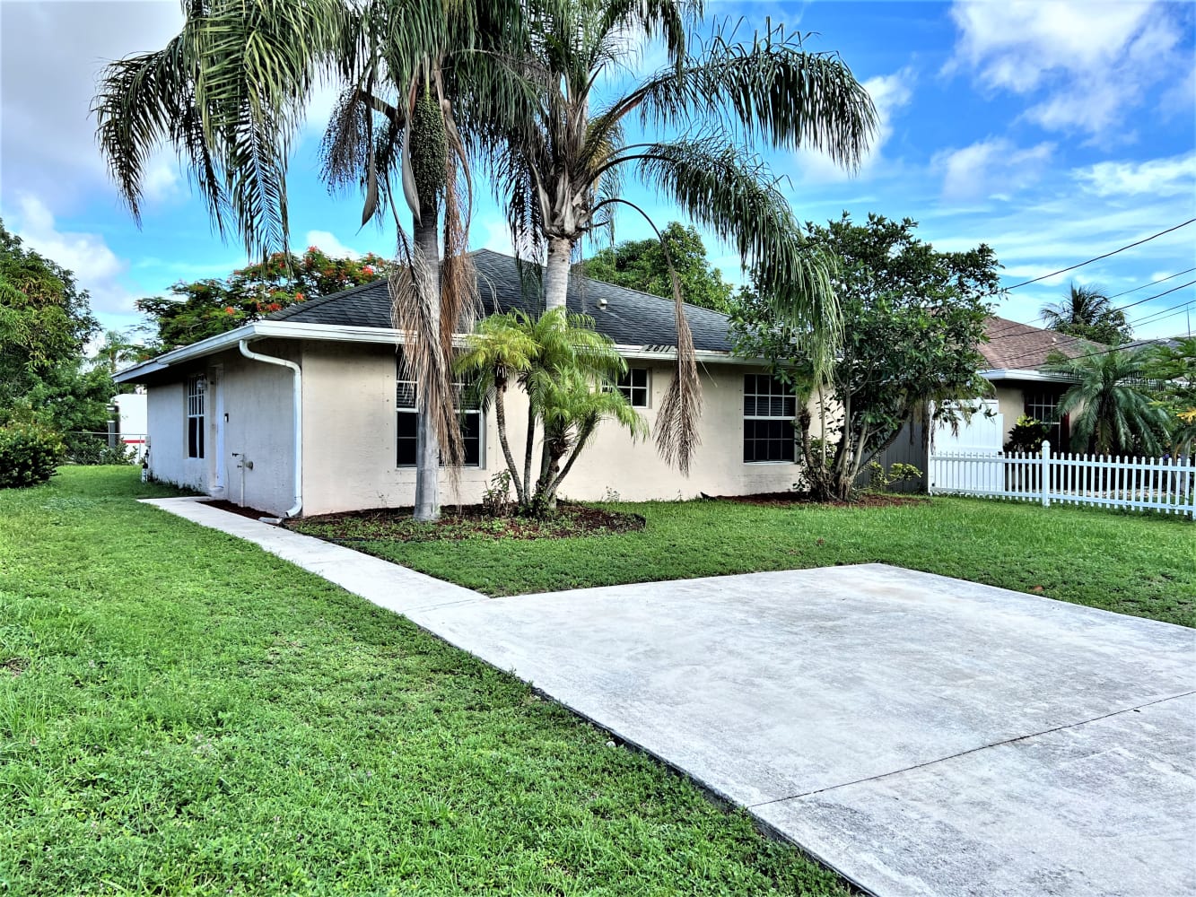 2611 Alexander Ave photo 2