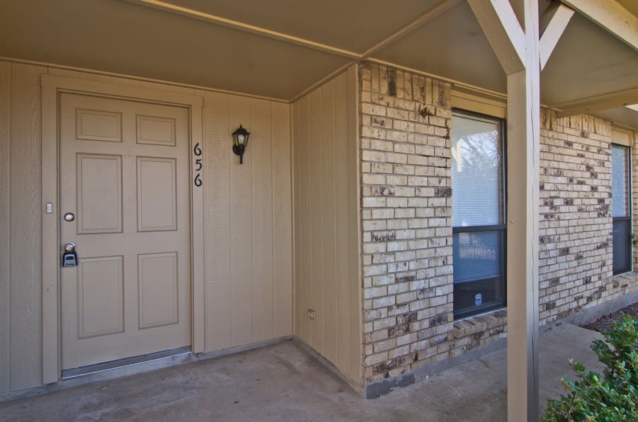 656 Priscilla Ln photo 2