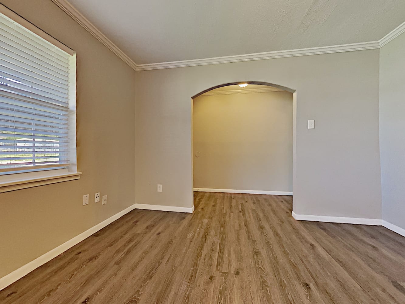 2705 Coy Dr photo 4