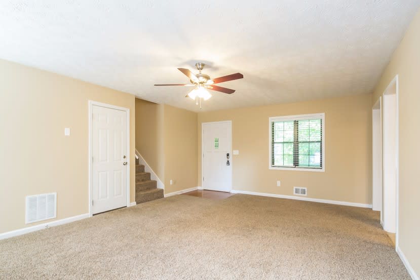 2732 Shetland Ln NW photo 2