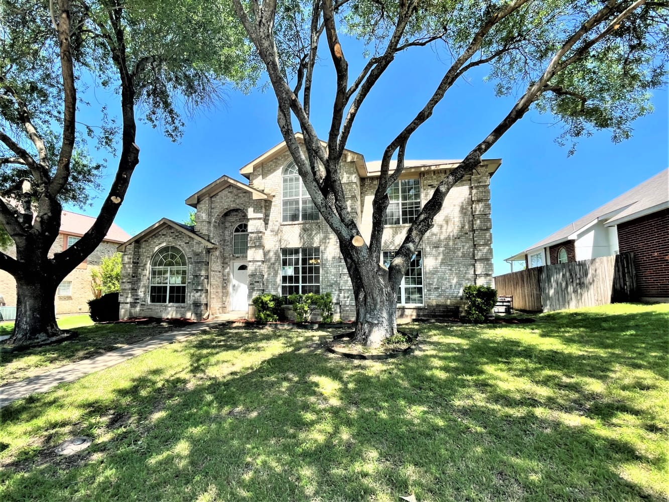 837 Twin Creek Dr photo 2