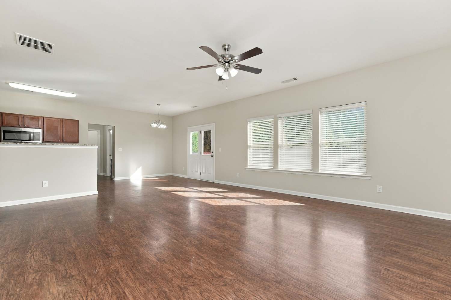 1482 Ewing Farm Dr photo 4