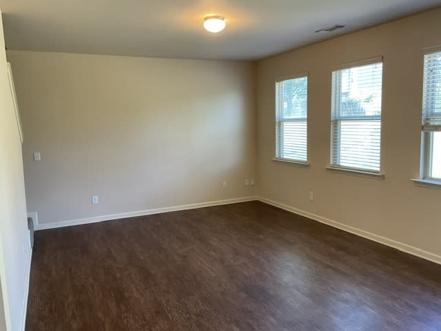3600 Brookhollow Dr photo 4