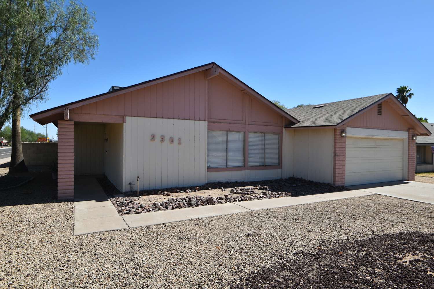 2301 W Waltann Ln Phoenix, AZ 85023 photo 2
